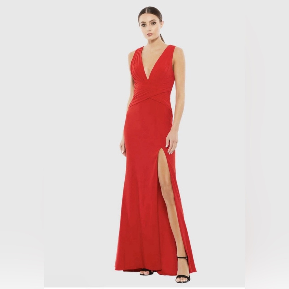 🍒 Ieena for Mac Duggal Red V-Neck Sleeveless Evening Gown with Thigh Slit